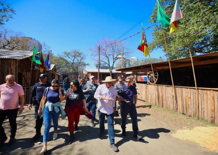 Melo e visitou o Acampamento Farroupilha neste sábado (30), ao lado de secretários, diretores municipais e de representantes da Gam3 Parks