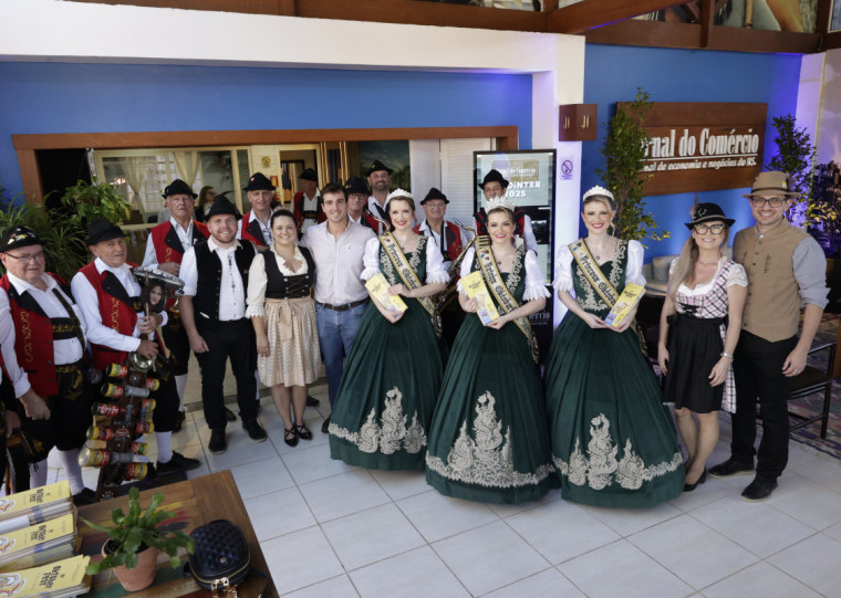 Comitiva da festa foi recebida pelo presidente do Jornal do Comércio, Giovanni Tumelero, na Casa do JC