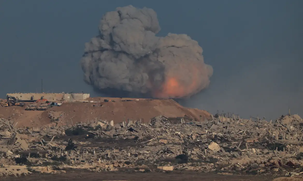 Sheikh Radwan, um dos maiores bairros da Cidade de Gaza, esteve sob bombardeio de tanques e ataques aéreos durante todo o fim de semana