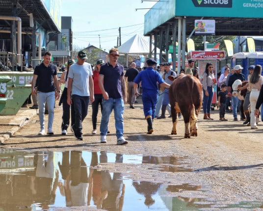 Número de visitantes do 1º dia da Expointer 2025 supera recorde do ano mais lotado
