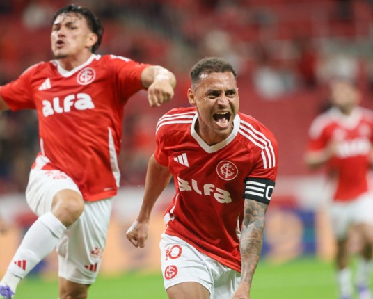 Inter vence o Fortaleza em casa e diminui pressão sobre o elenco