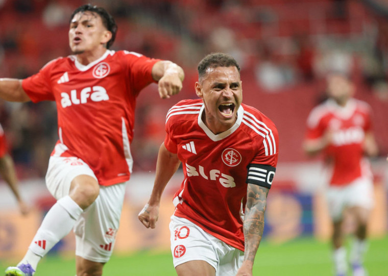 Alan Patrick abriu o placar em cobrança de pênalti