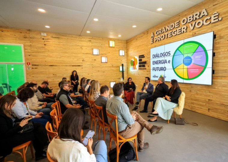 Encontro ocorreu no auditório do estande do governo, no Pavilhão Internacional