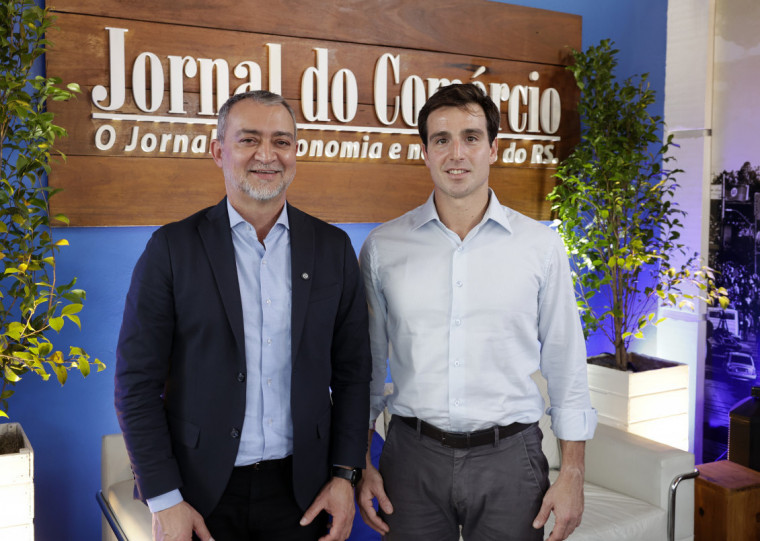 Edegar Pretto visitou a Casa do JC na Expointer e conversou com o diretor-presidente da empresa, Giovanni Jarros Tumelero