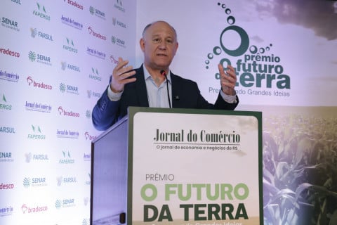 Pepe Vargas valoriza pesquisa diante das mudanças climáticas no prêmio O Futuro da Terra