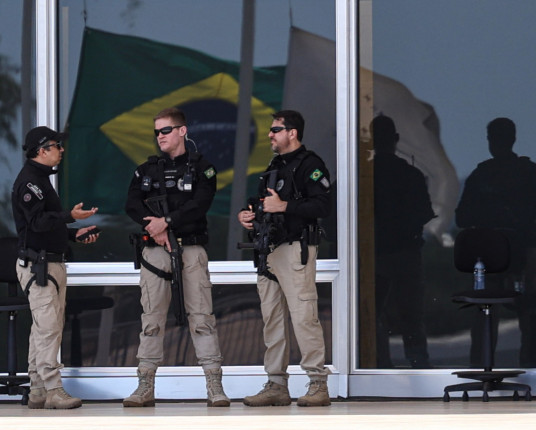 Policiamento na Praça dos Três Poderes será mantido até fim de julgamento de Bolsonaro no STF
