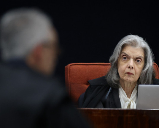 STF forma maioria para condenar Bolsonaro e outros 7 réus por organização criminosa