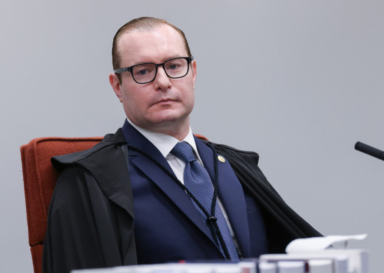  A nova sessão será realizada na quinta-feira, 11, das 9 horas às 19 horas. A sessão plenária que costuma ser realizada nas quintas à tarde foi cancelada