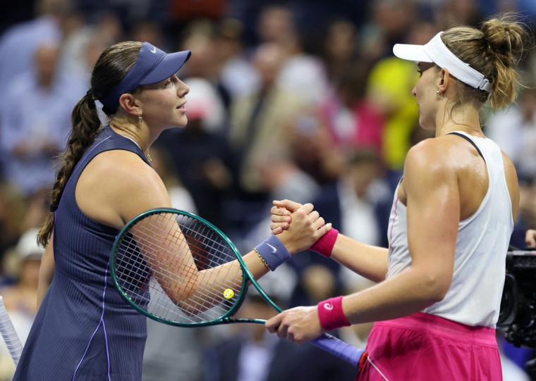 Brasileira fez apenas 3 games nos três sets disputados