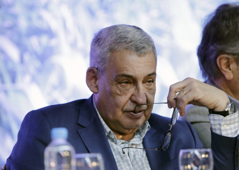 Melo sancionou nesta sexta-feira (21) a lei que autoriza a concessão parcial dos serviços de saneamento na Capital