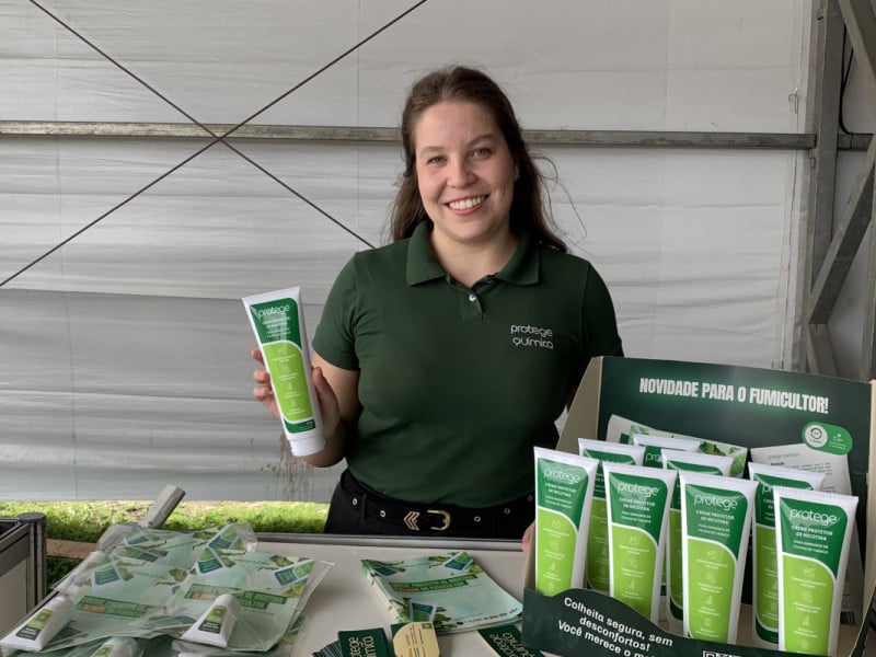 T&eacute;cnica em q&uacute;imica e graduanda em biomedicina, Franciele Carraro &eacute; um dos nomes &agrave; frente da Protege Qu&iacute;mica Foto: DENER PEDRO/ESPECIAL/JC