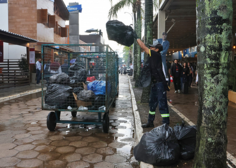 Recolhimento de resíduos no parque é realizado por uma empresa terceirizada 
