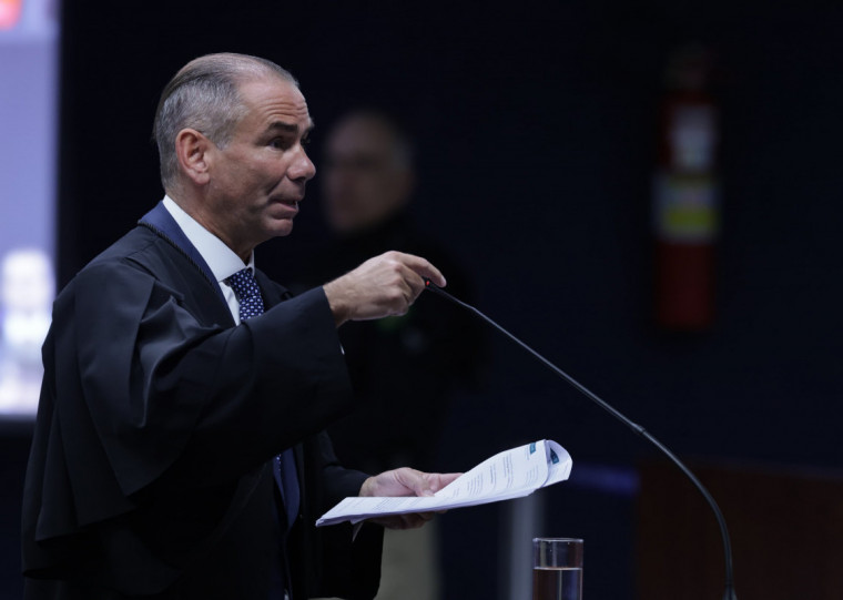 José Luis de Oliveira Lima reclamou do pouco tempo de análise do material de provas dos autos