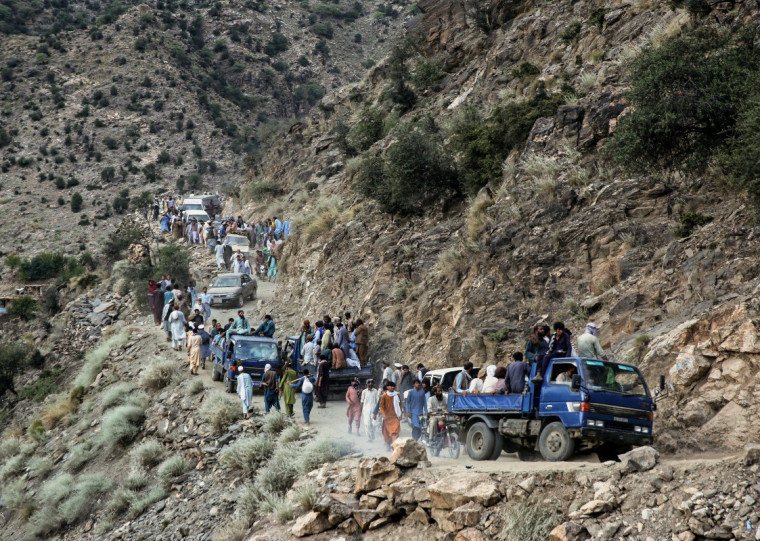  Terreno acidentado est&aacute; dificultando os esfor&ccedil;os de socorro na regi&atilde;o    