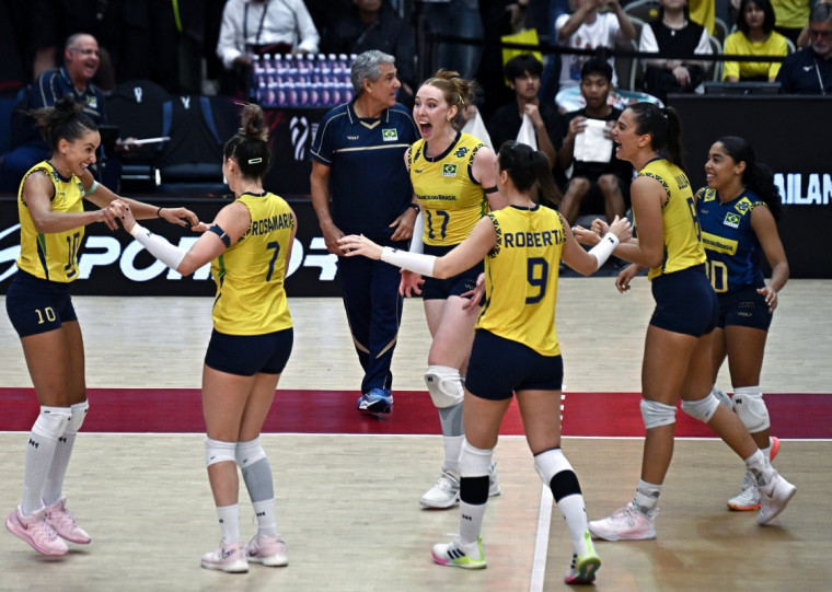 Vitória da equipe comandada pelo técnico Zé Roberto Guimarães foi por 3 sets a 0