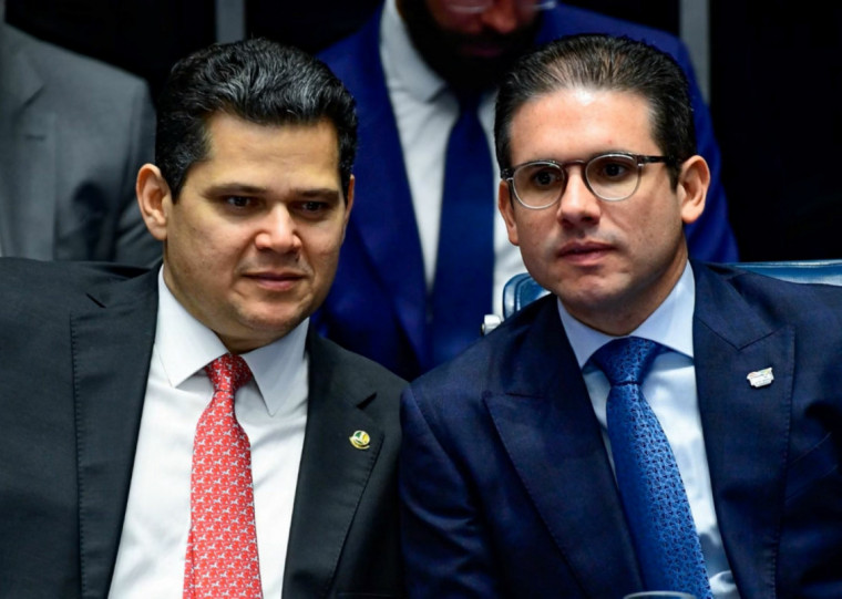 O presidente do Senado, Davi Alcolumbre, e o presidente da Câmara, Hugo Motta, comandam as casas legislativas