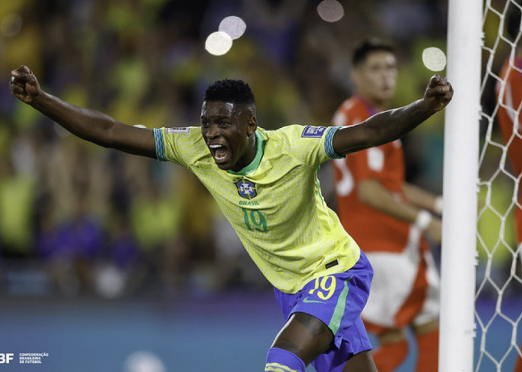 Luiz Henrique entrou no segundo tempo contra o Chile e participou de dois gols