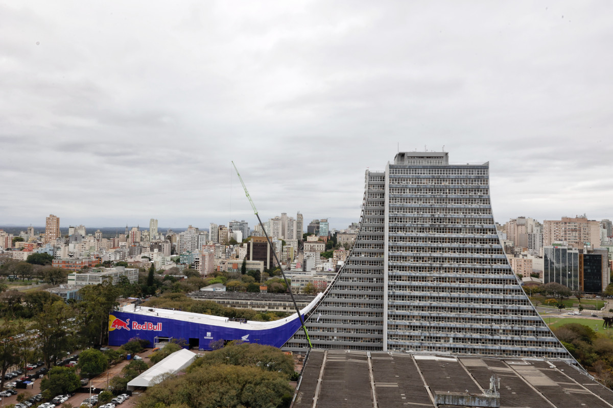 Rampa de skate de 88,91 metros foi montada no Centro Administrativo Fernando Ferrari (Caff) | TANIA MEINERZ/JC
