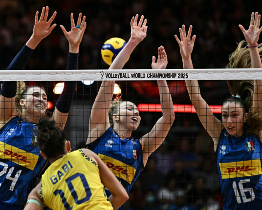 Brasil perde da Itália e vai disputar terceiro lugar no Mundial de vôlei feminino