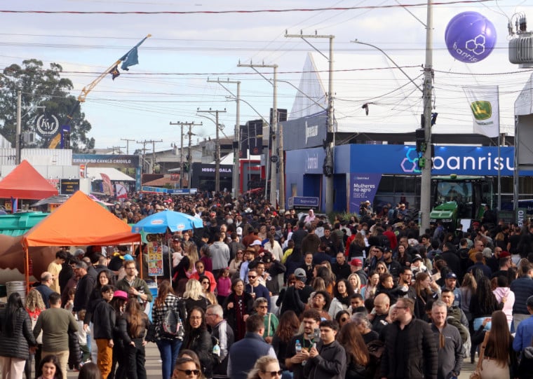 Parque de Exposições Assis Brasil ficou completamente tomado de visitantes