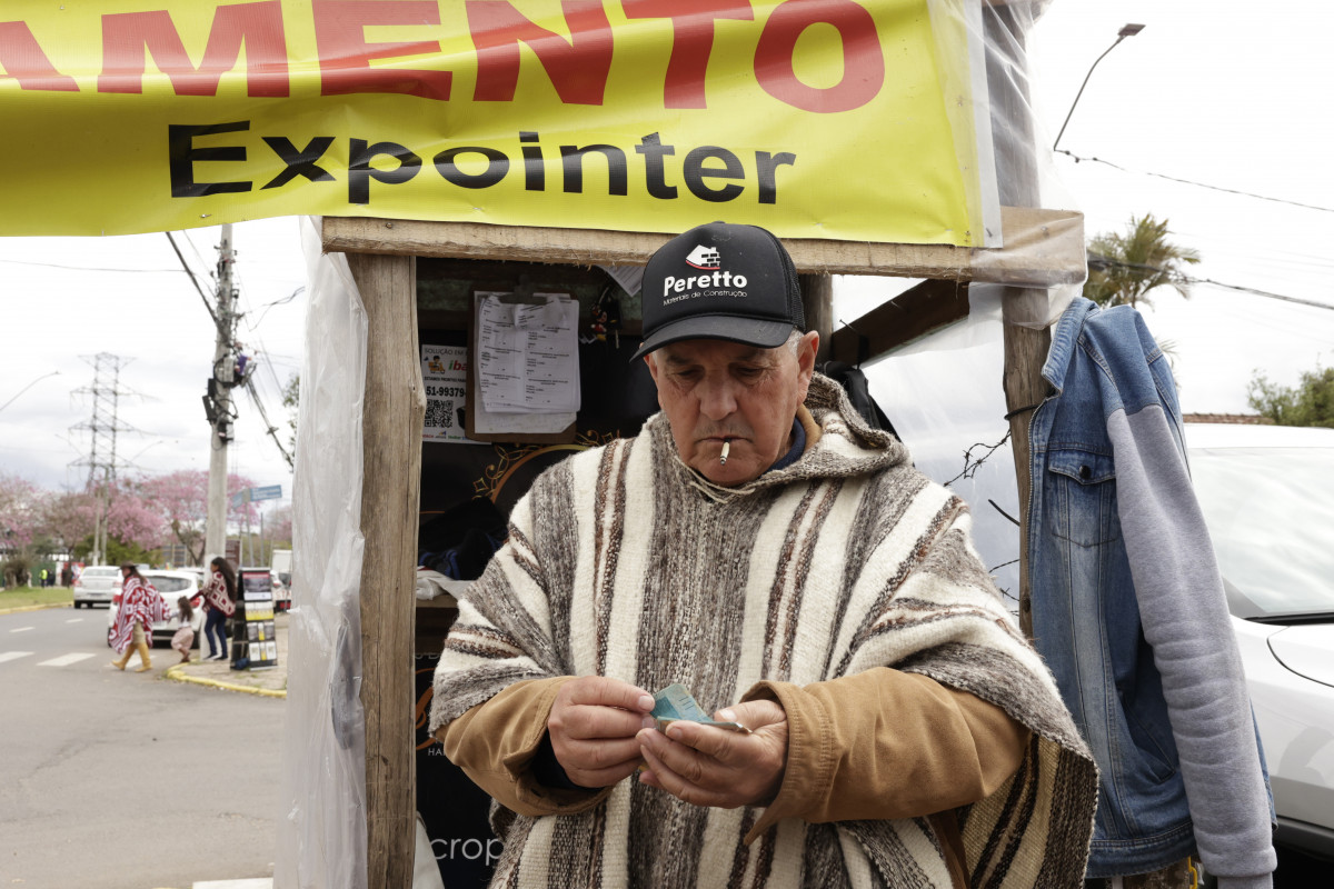 Almir Spiaz administra estacionamento em Esteio | TÂNIA MEINERZ/JC
