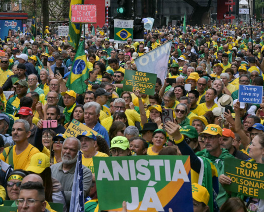 Apoiadores de Bolsonaro pedem anistia em atos pelo País