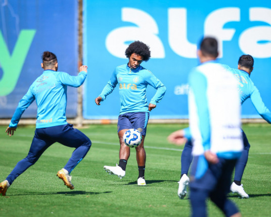 Willian treina com bola, mas não deve estrear pelo Grêmio contra o Mirassol