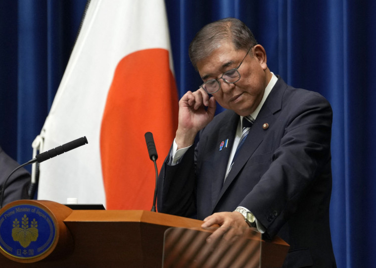 Com a renúncia, o primeiro-ministro deixa também a liderança do partido