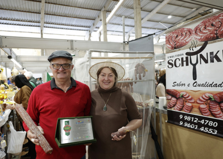 Casal de Vera Cruz comercializa o melhor salame tipo italiano da Expointer 2025