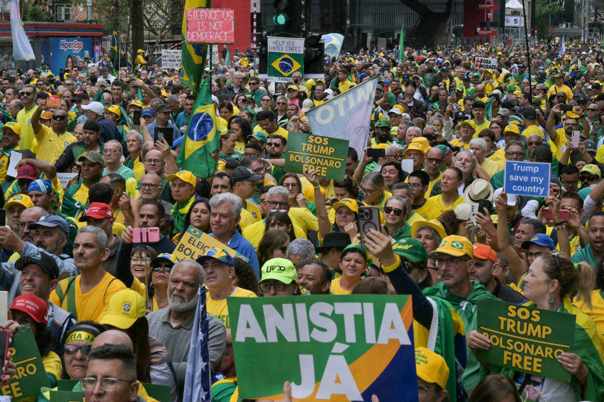 Apoiadores de Bolsonaro pedem anistia em atos pelo País