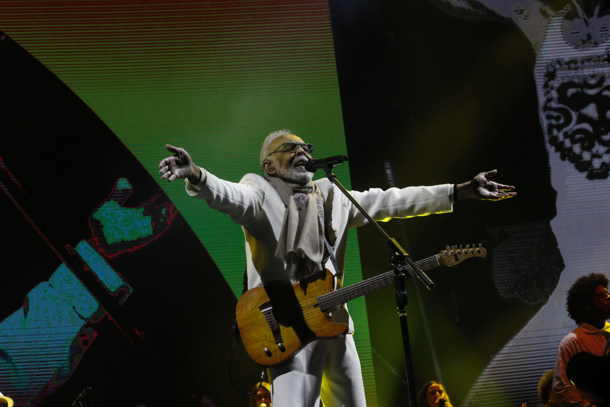 Apesar de alguns problemas respiratórios causados pelo frio, Gilberto Gil foi animado e participativo durante toda a noite de sábado | BRENO BAUER/JC