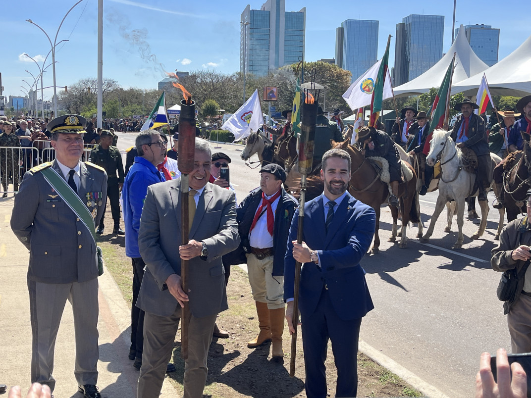 O governador Eduardo Leite e o prefeito Sebastião Melo participaram da solenidade | JAMIL AIQUEL/ESPECIAL/JC