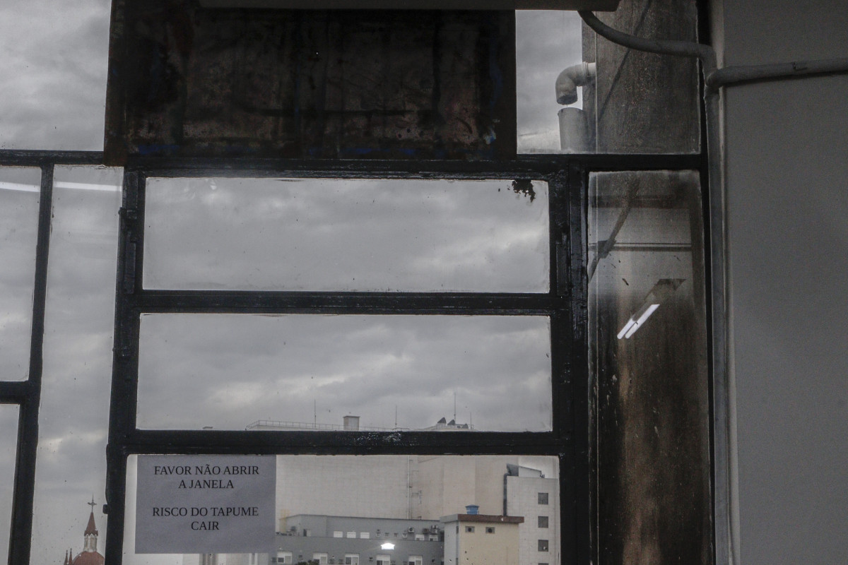 Comunidade acad&ecirc;mica denuncia estrutura prec&aacute;ria h&aacute; mais de 20 anos  | BRENO BAUER/JC