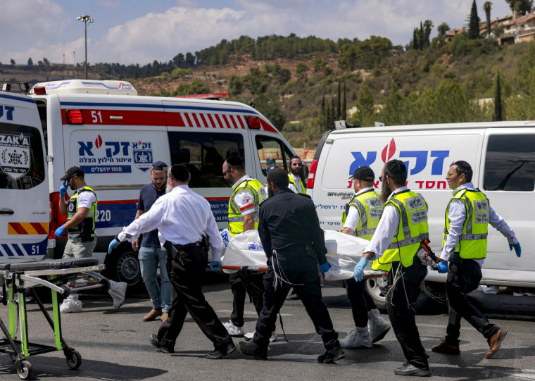 De acordo com a agência de notícias Reuters, são seis mortos e 11 feridos no ataque