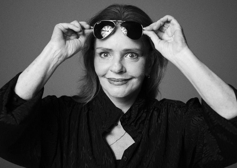 Cantora de 75 anos vinha internada desde julho, quando passou por uma traqueostomia