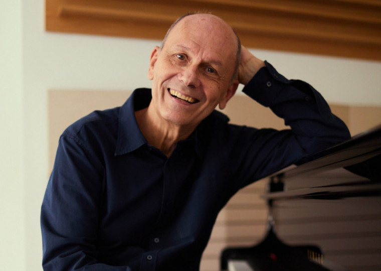 José Miguel Wisnik lança novo livro no Centro Cultural da Ufrgs
Obra reúne 11 ensaios que atravessam música, literatura e política no Brasil
