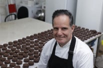 Rafael Russi Campos está à frente da Estrela Dalva, marca de alfajores criada em 2024 em Porto Alegre