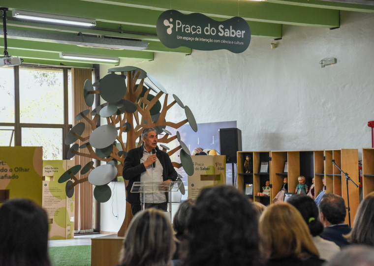 Espaço, instalado dentro da Biblioteca Municipal, pretende incentivar a ampliação dos conhecimentos sobre tecnologia e cultura
