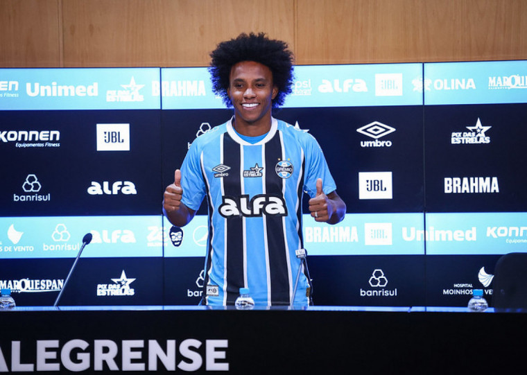 Além do atacante, o lateral-esquerdo Enzo também foi apresentado nesta terça