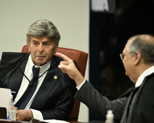 Advogados de réus acusados de tentativa de golpe avaliam que voto de Fux 'lava a alma'
