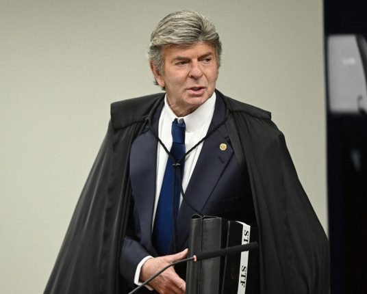 Fux pede mudança de turma no STF e deve ficar fora de processos sobre o 8 de Janeiro