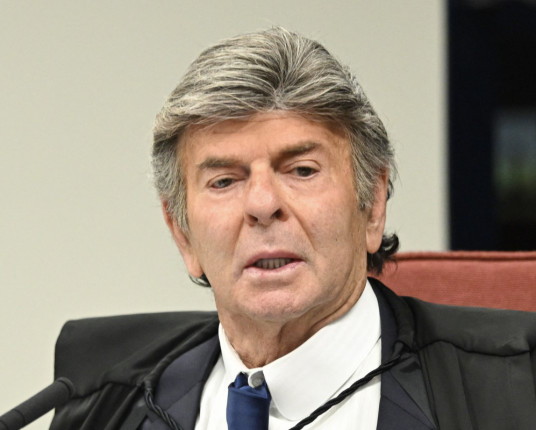 STF adia conclusão de julgamento sobre nepotismo em cargos políticos a pedido de Fux