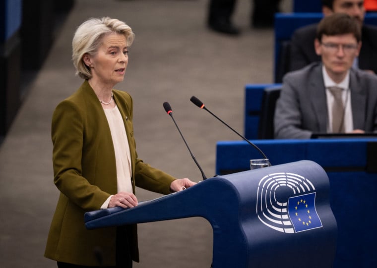 Ursula von der Leyen chamou o acordo de histórico e afirmou que o bloco entra agora na era da plena independência energética em relação à Rússia