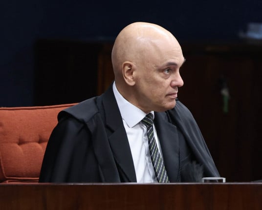 Moraes manda 56 tribunais explicarem penduricalhos por equiparação ao MP nos últimos 10 anos