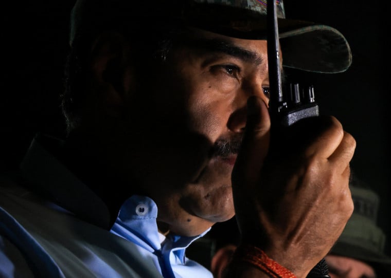 Governo do ditador Nicolás Maduro é pressionado militarmente pelos EUA