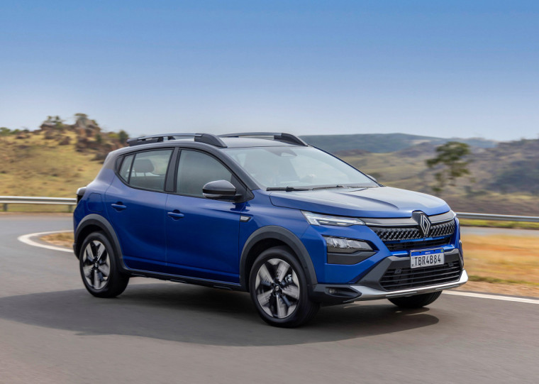 Cor azul é novidade, bem como a pintura do teto em prata quando a carroceria é cinza ou preto