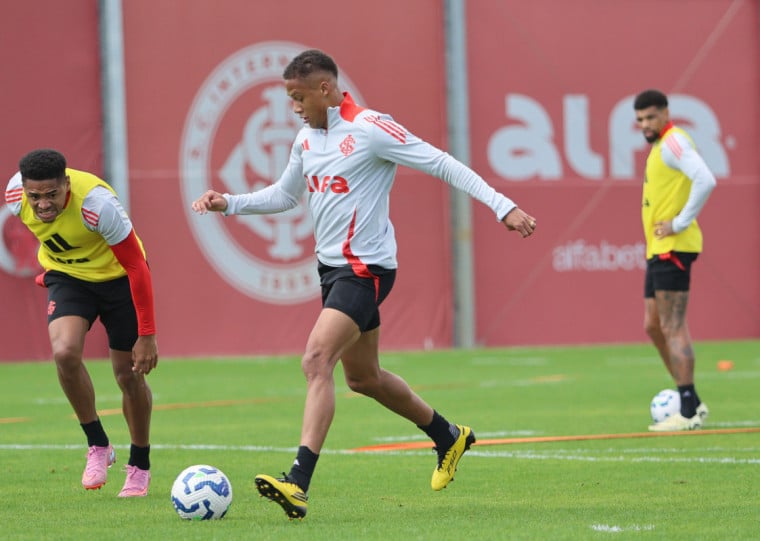 Vitinho deve o ocupar o espaço de Wesley, negociado com o Catar