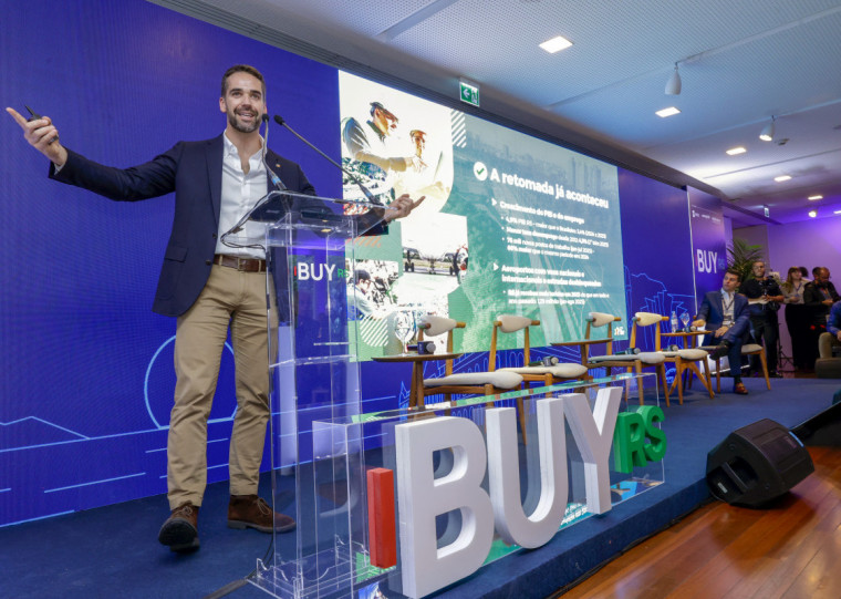 Governador Eduardo Leite realizou projeção no evento Buy RS, realizado na terça-feira 9 de setembro