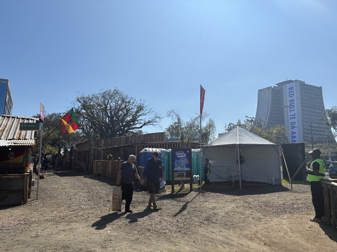 Acampamento Farroupilha tem pontos visíveis e estrutura para aproveitar o dia em meio à descida | Cássio Fonseca/Especial/JC