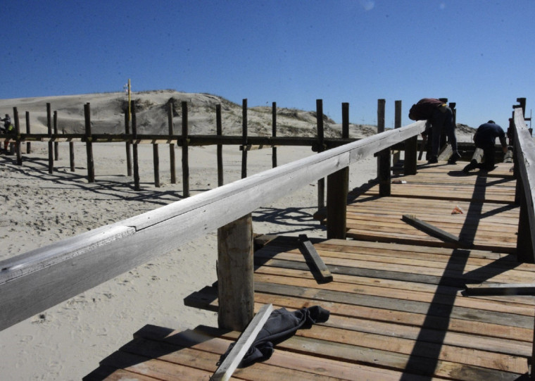 Estruturas danificadas estão sendo substituídas por outras mais reforçadas